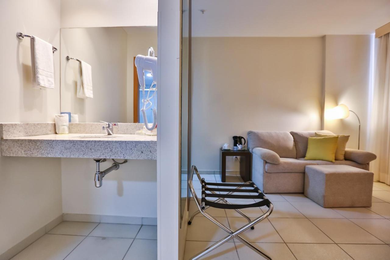 Comfort Hotel Гоянія Екстер'єр фото